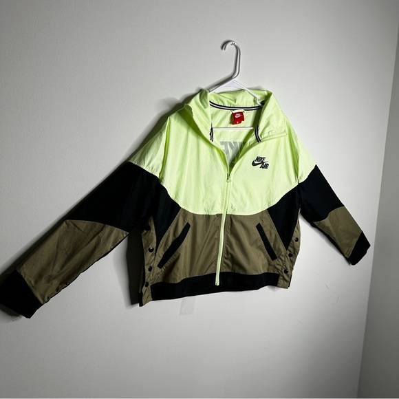 Nike Air - Women’s XS Windbreaker - Zippers and Side Snaps - Athleisure - Picture 2 of 13